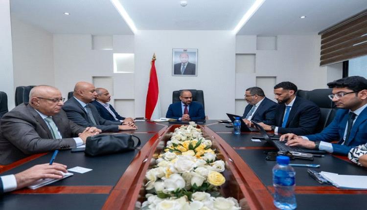 ليكون مركز إقليمي بين الشرق والغرب.. تحرك حكومي مع البنك الدولي لتحديث كابلات اليمن البحرية