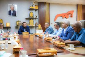 شيخ ينهي الخلافات بلقاء مدير عام مكتب الضرائب الجديد والسابق 