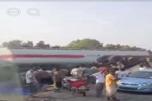 حادث مروري مروع .. وفاة 3 أشخاص في تصادم شاحنتين بالحديدة