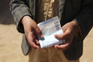 اختناق الاقتصاد اليمني بسبب السيولة المفقودة 