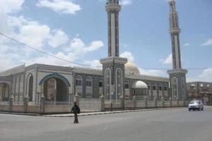 بقوة السلاح.. خطباء حوثيون يسيطرون على منابر مساجد ذمار