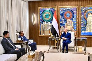 العليمي يلتقي أسرة بن اللواء بن بريك