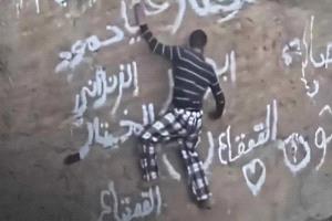 قاتل القعقاع تخفى في الجدران.. تفاصيل مرعبة تكشفها اللحظات الأخيرة لمغامر اليمن الشهير
