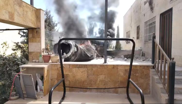 إصابة 5 مواطنين وتضرر عشرات المنازل جراء سقوط شظايا صاروخية إيرانية على الأردن