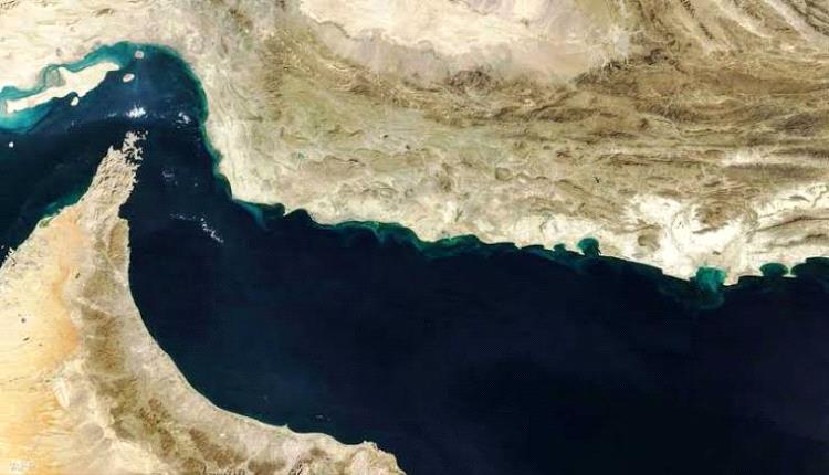 الحرس الثوري الإيراني يغلق مضيق هرمز ويهدد بإحراق السفن