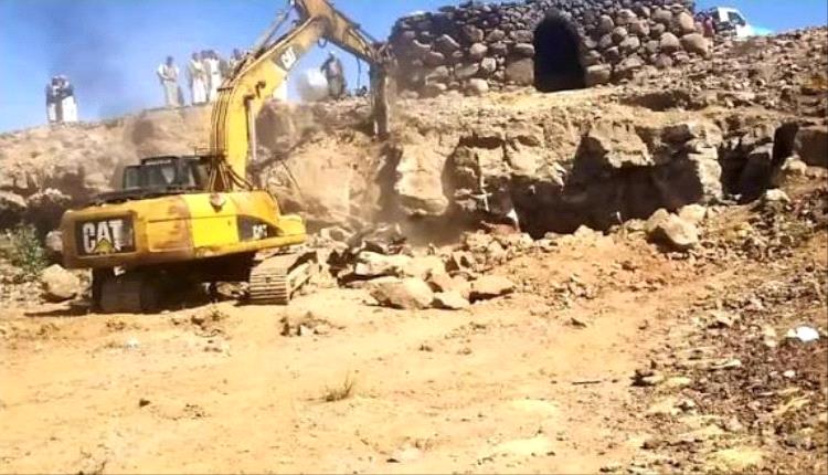 عمليات حفر غامضة للحوثي في 3 محافظات تثير مخاوف بعد اتفاق سري بين قيادة الجماعة وإسرائيليين