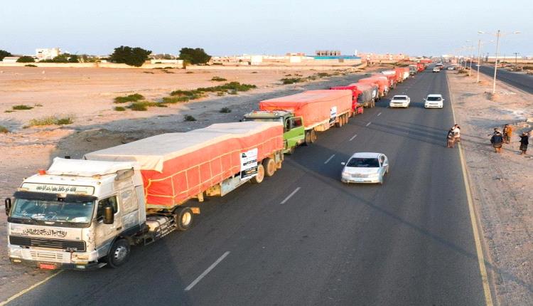 عدن.. توزيع اكثر من 17 الف سلة غذائية لمنتسبي التربية والتعليم 