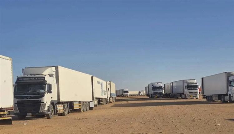 التجار والمزارعين مهددين بخسارة كبيرة.. اختناقات في منفذ الوديعة البري 