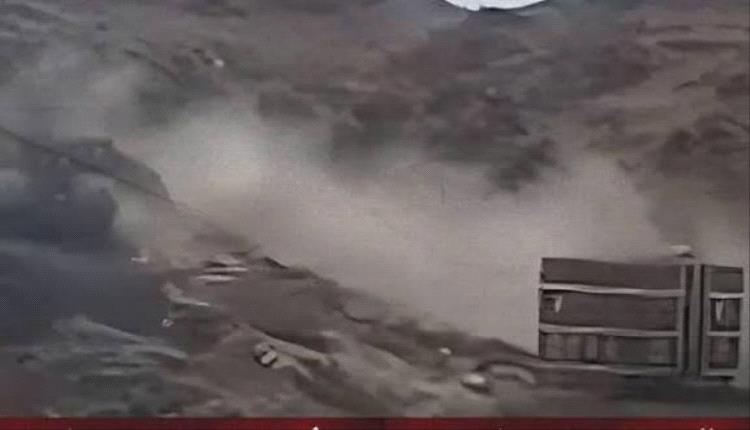 قصف ليلي حوثي يهز يافع الحدودية.. أضرار جسيمة بمنازل ومسجد في الهضبة