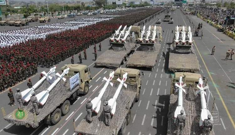 الحوثيون يعززون دفاعاتهم الجوية في صنعاء والحديدة