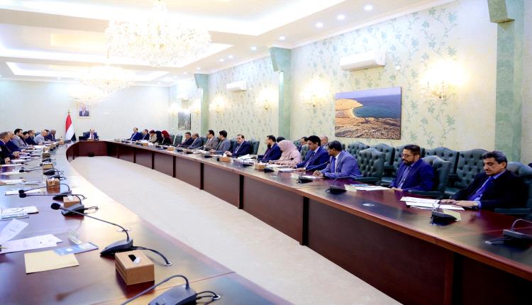 الحكومة تربط التعافي الاقتصادي ببسط سيادة الدولة وتطلق إصلاحات إدارية وتحسين الخدمات 