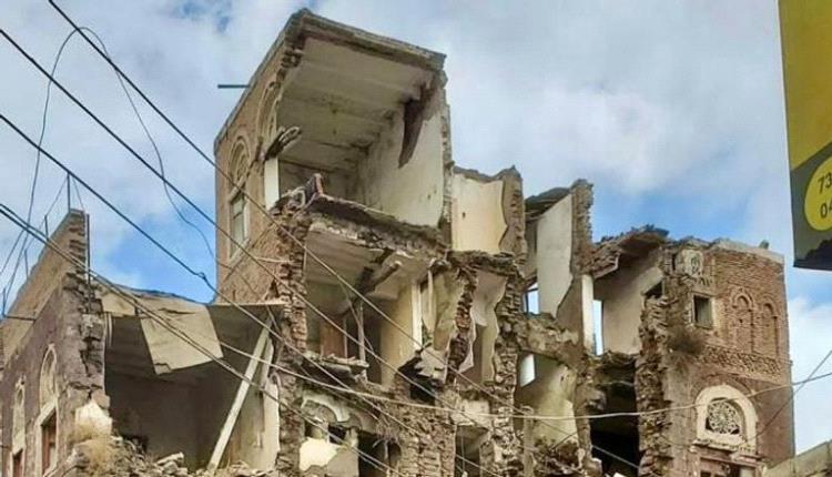 جريمة حوثية.. انهيار مبنى تاريخي عمره 500 عام في إب اليمنية