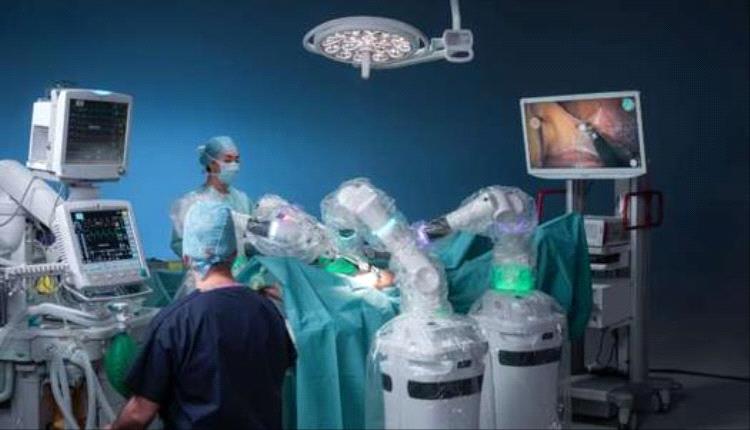 إنجاز مذهل يغير مستقبل الطب.. روبوت يجري عملية جراحية على بعد 2400 كيلومتر 