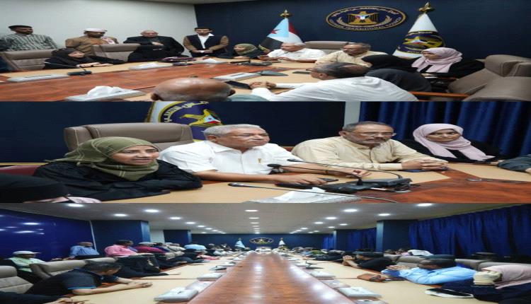 كادر الأمانة العامة للانتقالي يكسر قرار إغلاق مقره في عدن ويعقد اجتماعاً موسعاً