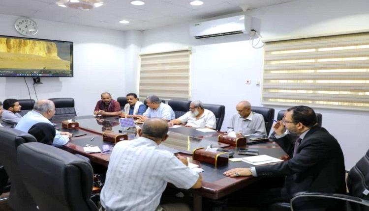 الكاف يبحث مع شركة صينية إنشاء محطة طاقة شمسية بقدرة 50 ميجاوات في حضرموت 