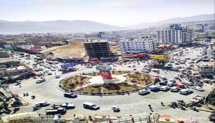 انفجار قنابل بجعبة حوثي يحول جسده إلى أشلاء وسط صدمة واسعة بين المارة في إب