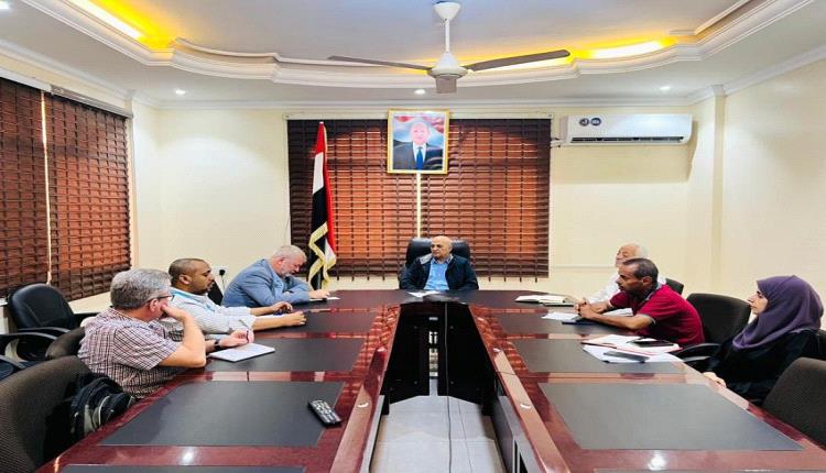 أزمة مياه تعز على طاولة الشرجبي وممثل اليونسيف باليمن