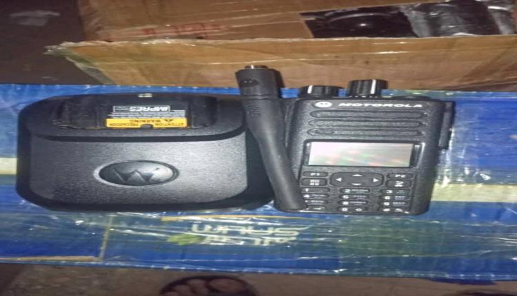 ضبط أسلحة وأجهزة اتصال عسكرية في حافلة بالمكلا