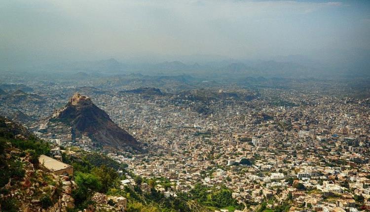 الحوثي يغتال كاتبة تعز