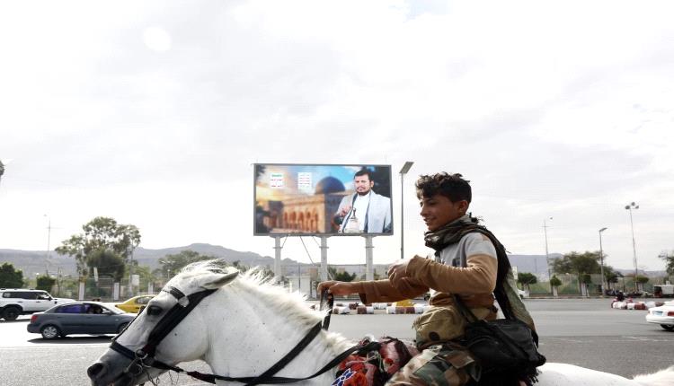 ناشط حوثي ينتقد حكومته: منشغلون بالمنشورات والإعجابات على حساب خدمة الشعب
