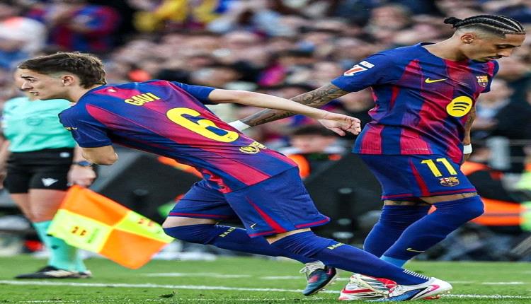 ثلاثية رافينيا تقود برشلونة لفوز ساحق على إشبيلية والحفاظ على الصدارة