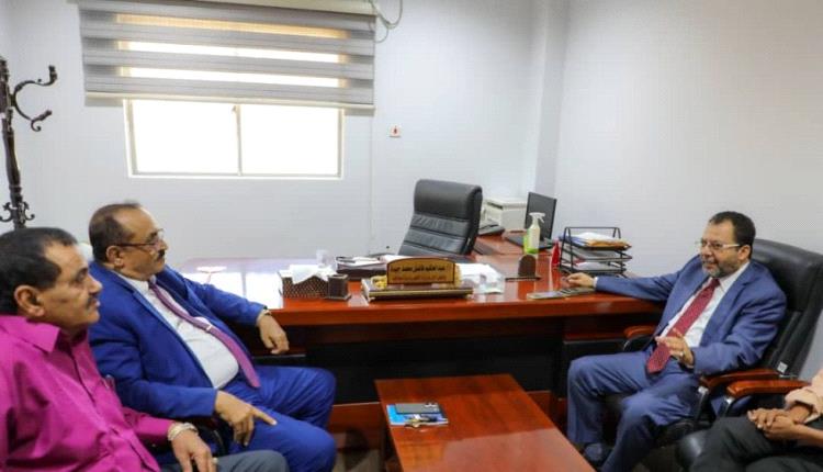 بدء توريد إيرادات الكهرباء إلى البنك المركزي