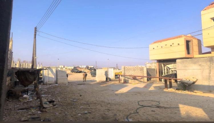 قوات الحكومة تنتقم لقيادي حوثي وتقتحم منزل قائد عسكري بارز في المهرة.. وغضب شعبي واسع