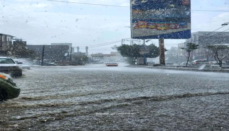 عيدين في تعز.. أمطار خير وفرحة عارمة وسط أزمة مياه خانقة