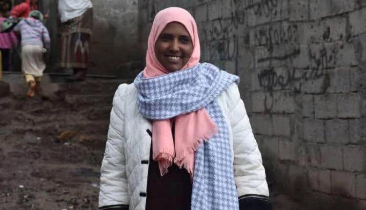 تحذيرات من استهداف مسك المقرمي.. تصعيد ضد المرأة العاملة في تعز يثير موجة تضامن وإدانة