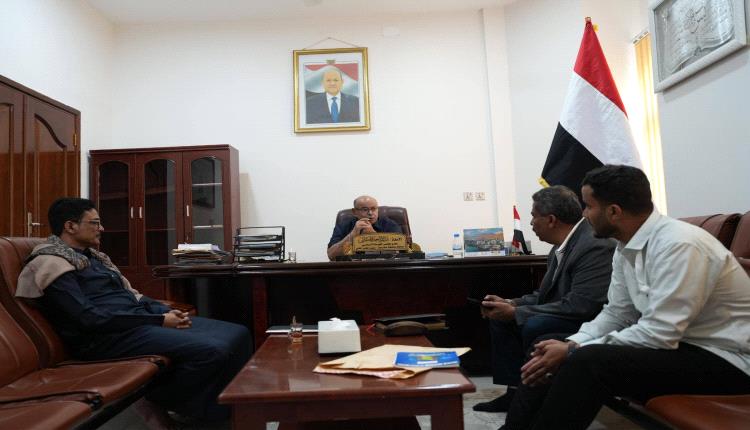 سلطة حضرموت تؤكد على أولوية تأمين احتياجات الكهرباء وتأمين السوق 