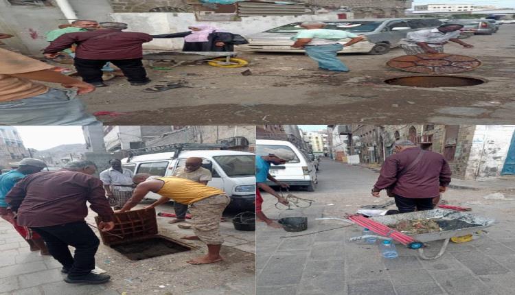 حملة استباقية لمواجهة المنخفض الجوي.. تنظيف شامل لمناهل وممرات تصريف الأمطار في التواهي