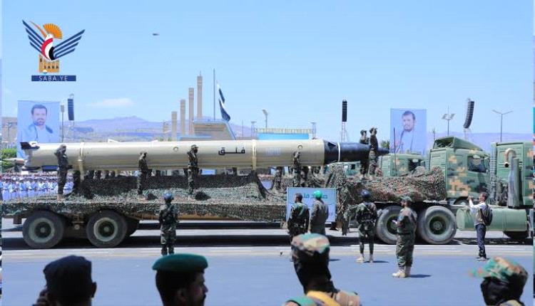 استعراض عسكري للحوثيين.. تهديدات مفتوحة وتحريض ضد أمريكا وإسرائيل على حساب اليمنيين