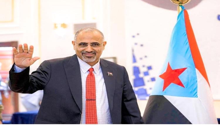 عيدروس الزُبيدي يجري اتصالات هاتفية مع قيادات لأول مرة منذ اختفائه وهذا ما دار بينهم !