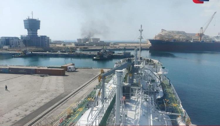 عمان.. إصابة شخص بهجوم مسيرات على ميناء صلالة