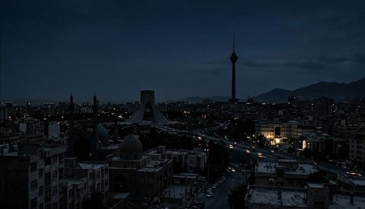 انفجارات تهز ايران.. وانقطاع الكهرباء في أجزاء من طهران بعد هجمات على بنى تحتية