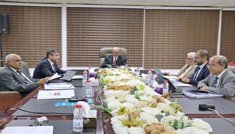 البنك المركزي يتحرك بخيارات متعددة لكسر أزمة السيولة وتعزيز استقرار الريال.. اتخذ إجراءات حاسمة