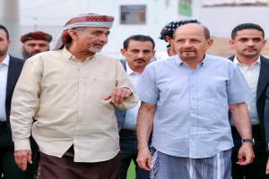 الصبيحي وشائع يؤديان صلاة عيد الفطر بعدن