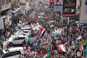 مليونية تعز تندد بهجمات إيران على السعودية ودول الخليج والأردن