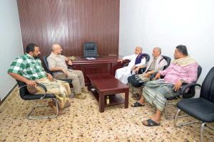 طارق صالح يشيد بدور أبناء تهامة خلال لقائه قيادياً في الحراك التهامي بالمخا