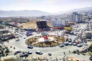 انفجار قنابل بجعبة حوثي يحول جسده إلى أشلاء وسط صدمة واسعة بين المارة في إب