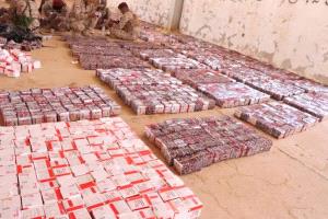 كانت في طريقها إلى السعودية.. إحباط تهريب 450 قرصاً من الحبوب المخدرة في منفذ الوديعة