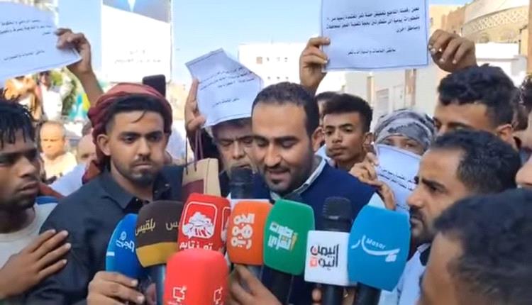 تعز تختنق بأزمة الغاز.. اتهامات بالتهريب والتلاعب تشعل الشارع وقطاع النقل على حافة الانهيار