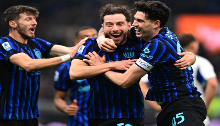 إنتر ميلان يقترب من حسم لقب الدوري الإيطالي بعد تعادل نابولي مع كومو