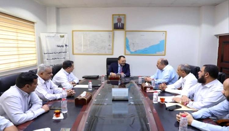 وزير الكهرباء يتحرك نحو التصدي للربط العشوائي وتعزيز التحصيل في عدن