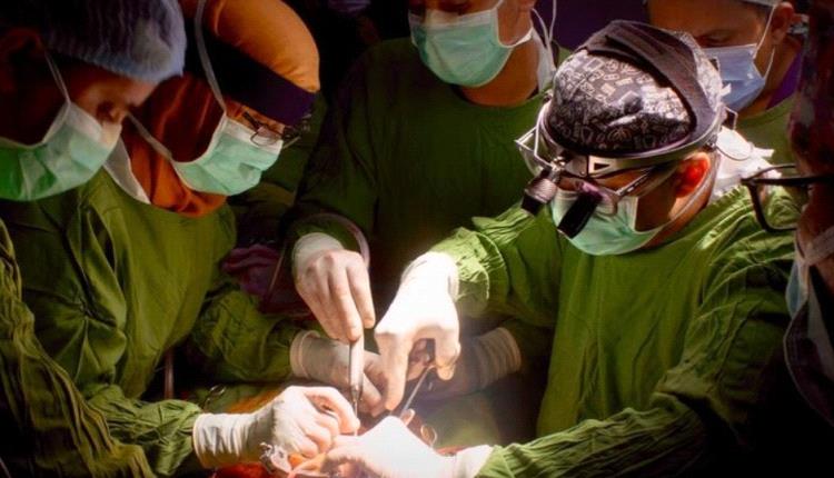 فريق طبي يجري ثلاث عمليات زراعة كبد لأول مرة داخل اليمن 