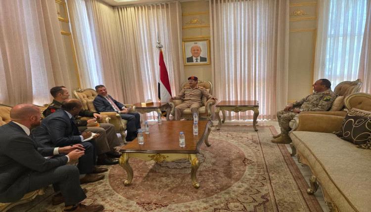وزير الدفاع يضع المجتمع الدولي أمام مسؤولياته: دعم الجيش حائط صد لتأمين الملاحة الدولية