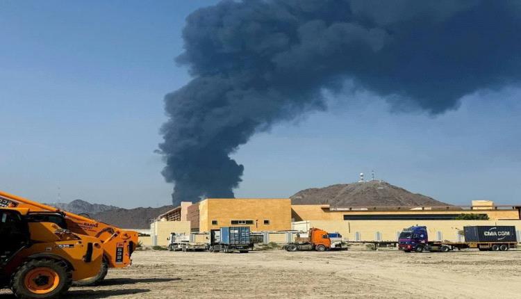 الدفاع الاماراتية تتعامل بنجاح مع 3 صواريخ قادمة من إيران.. وإندلاع حريق بمنطقة الفجيرة