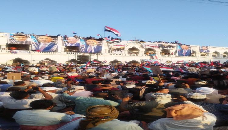 بيان "مليونية المكلا" يؤكد التمسك باستعادة الدولة الجنوبية وتفويض الانتقالي