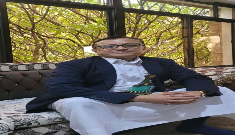 الصمدي يروي تفاصيل يصفها بمشاهد يوم القيامة.. قوة امنية اقتحمت غرف نوم نسائه بالرشاشات في تعز