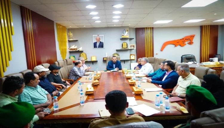 شيخ يطلق حملة لضبط فوضى الأراضي والبناء العشوائي بعدن